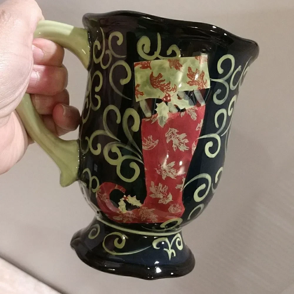 Set of Four Footed Christmas Mugs New